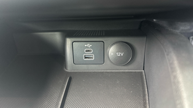 Ford Focus 1.0 EcoBoost Hybrid mHEV 155 Titanium 5dr Auto Petrol Hatchback